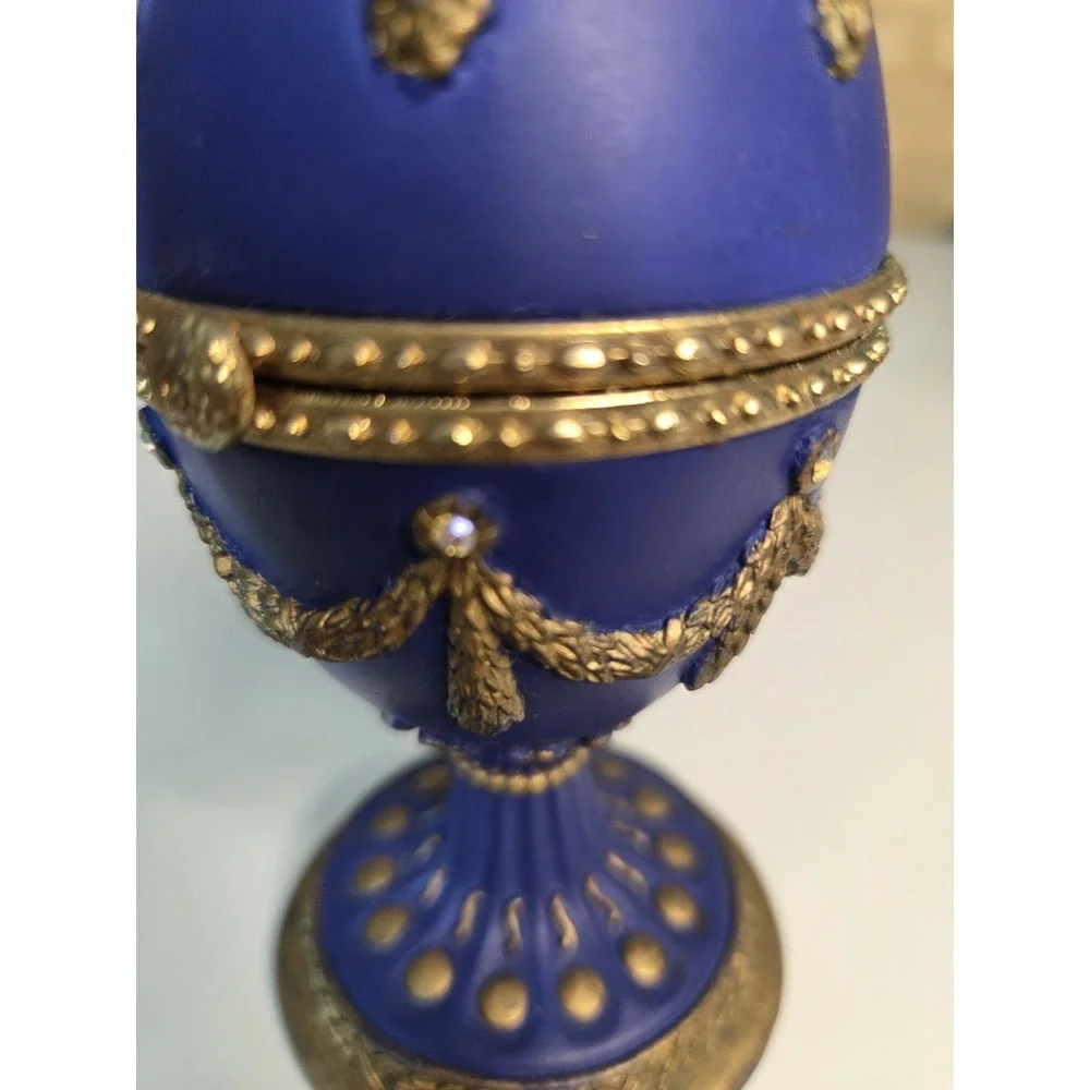 Vintage Hinged Lid Blue Pedestal Egg Shaped‎ Jewelry/Trinket Box Musical